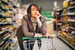 Dicas para fazer compras de supermercado de forma inteligente.